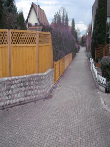 Gartenzaun mit Pfosten